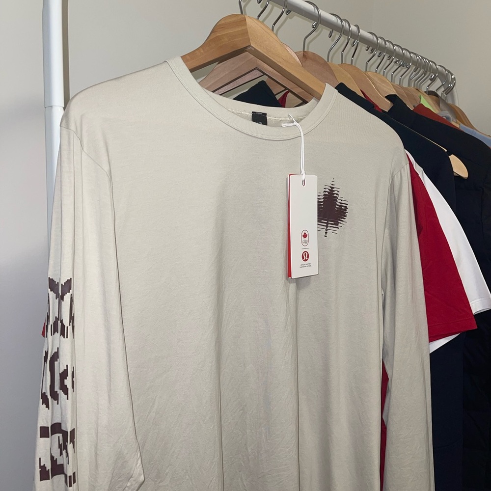 Lululemon Mens The Fundamental Long Sleeve *Team Canada*